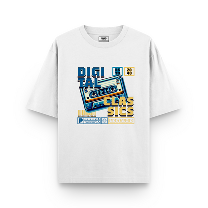 DIGITAL CLASSICS : WHITE OVERSIZED T-SHIRT
