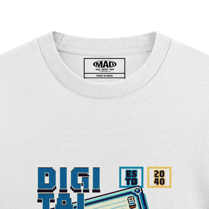 DIGITAL CLASSICS : WHITE OVERSIZED T-SHIRT